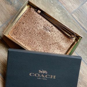 🔥🔥Authentic Coach Wristlet